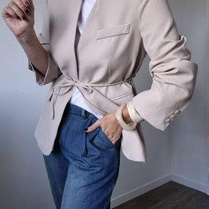 Blazer Camille beige – Veste femme ceinturée chic & moderne