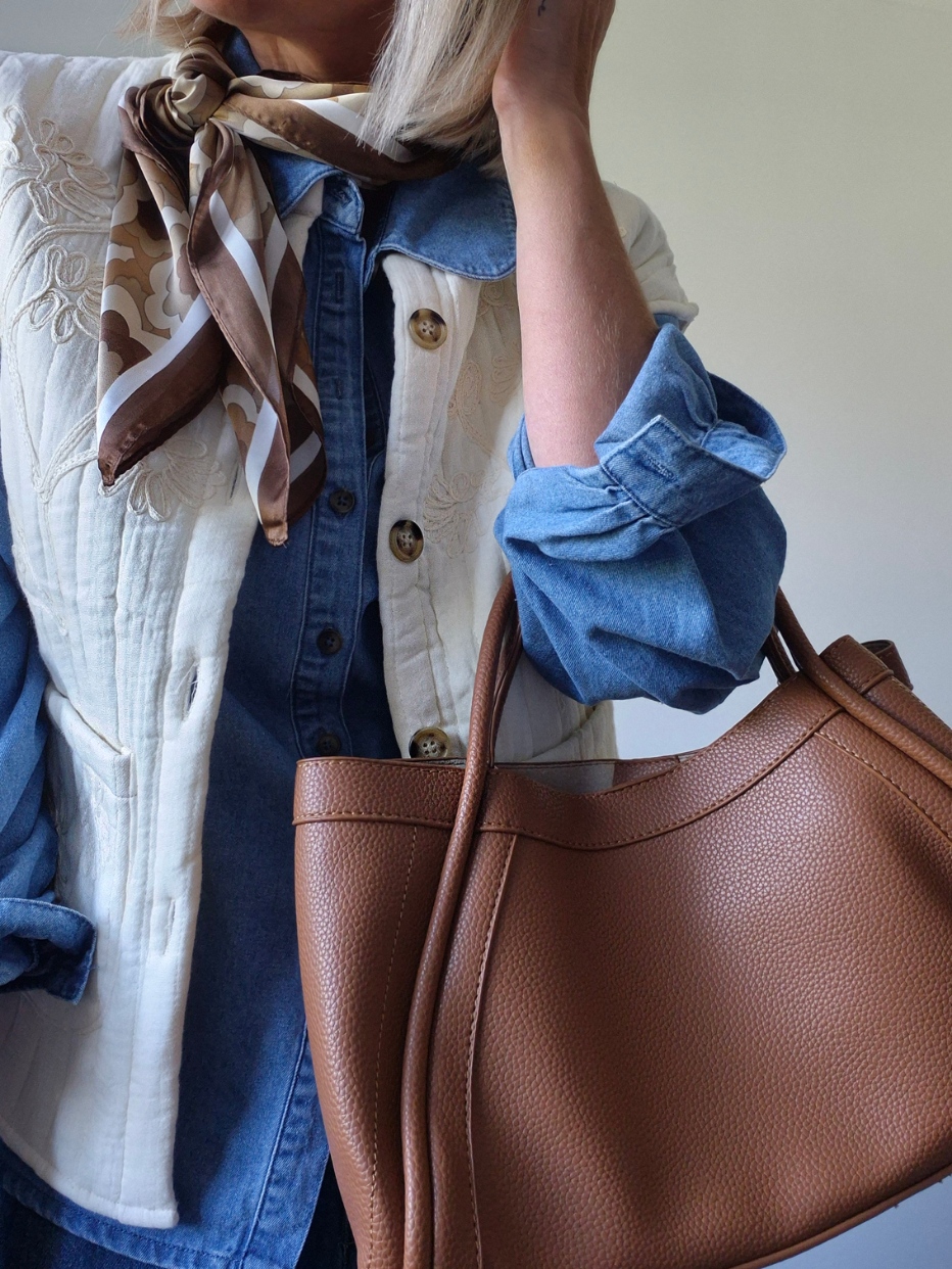 Veste Zoé sans manches écrue – détails brodés floraux – Image 4