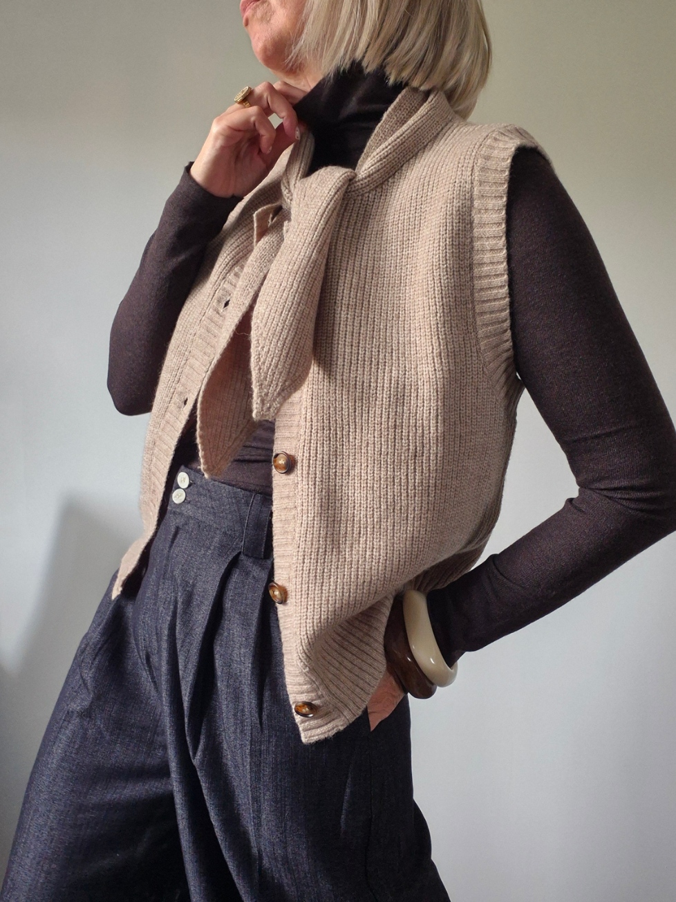 Top col roulé LENA chocolat – Basique chic automne hiver – Image 3