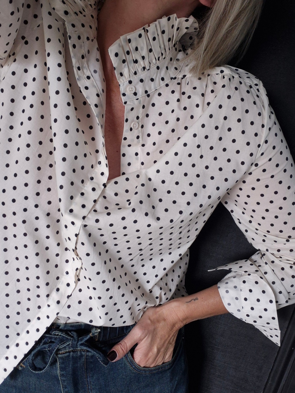 Chemise « Luna Pois » – Pois Écru & Noir, Col Victorien