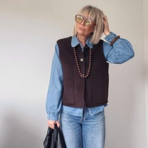 Veste sans manches Lina en laine marron – Coupe droite et chic