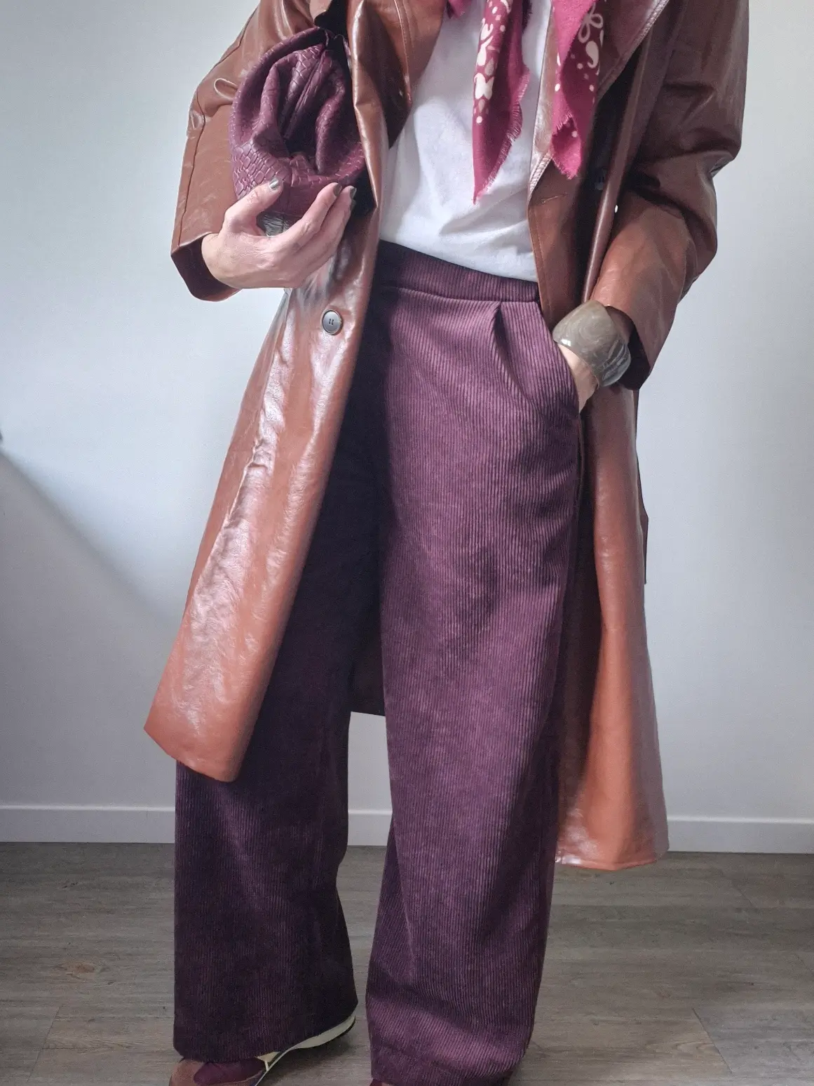 Pantalon "Laeti" – Velours – coupe droite large Burgundy – Image 4
