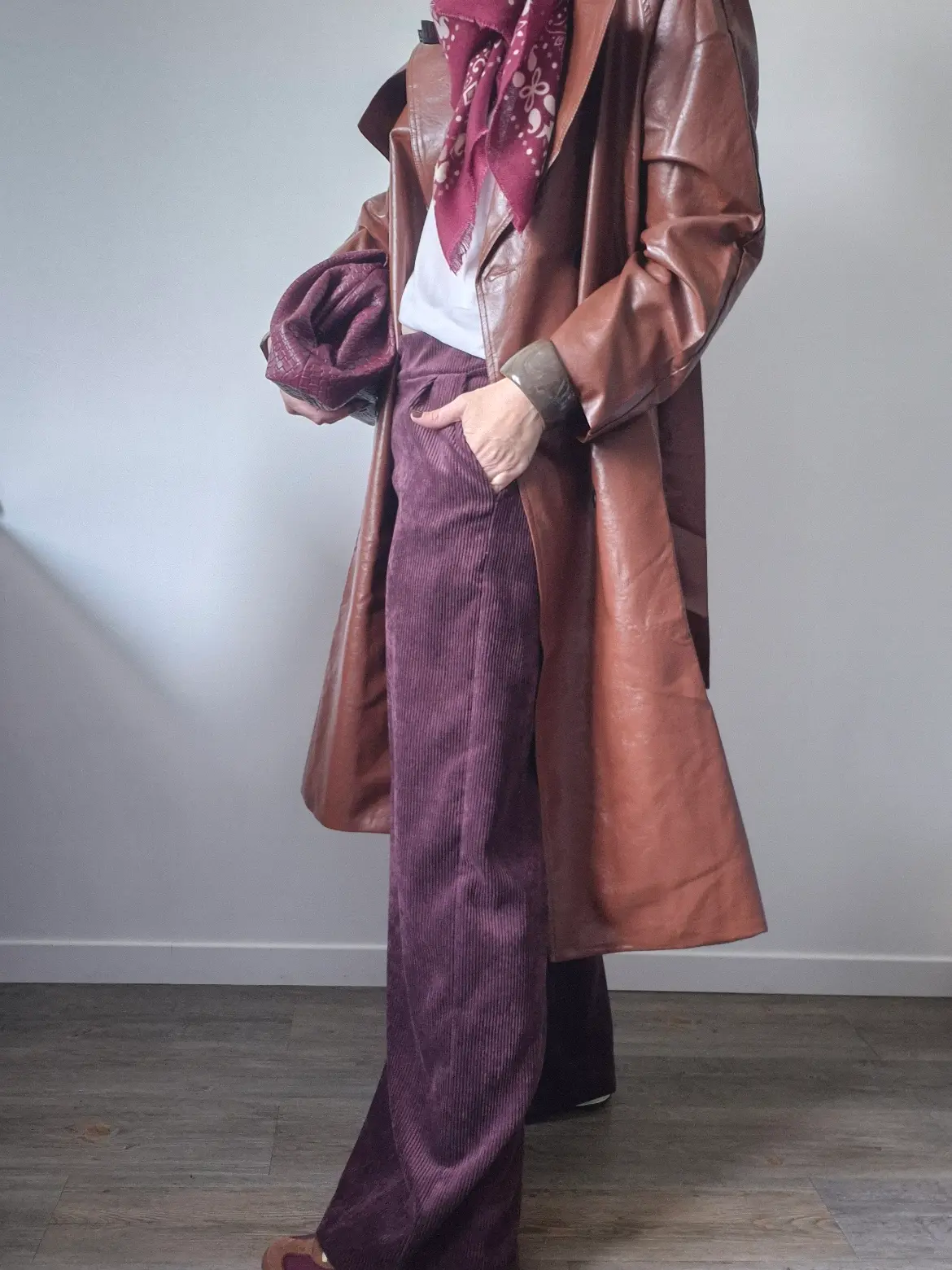 Pantalon "Laeti" – Velours – coupe droite large Burgundy – Image 2