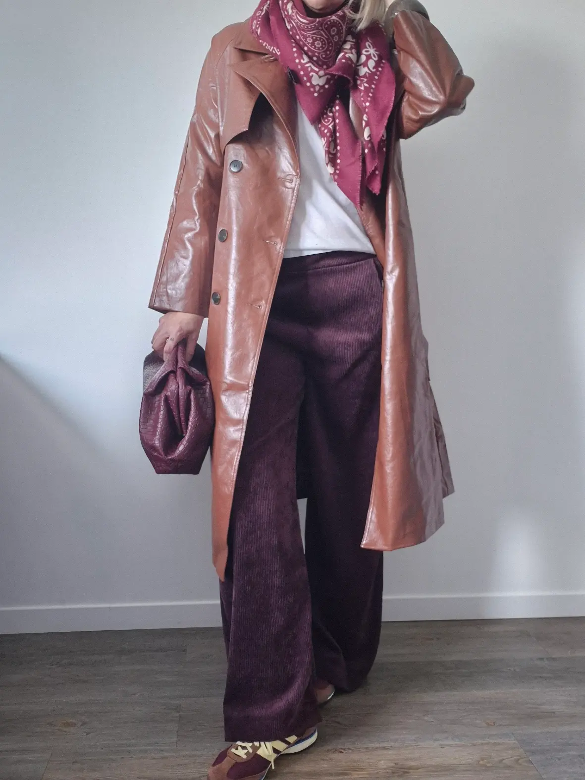 Pantalon "Laeti" – Velours – coupe droite large Burgundy – Image 3