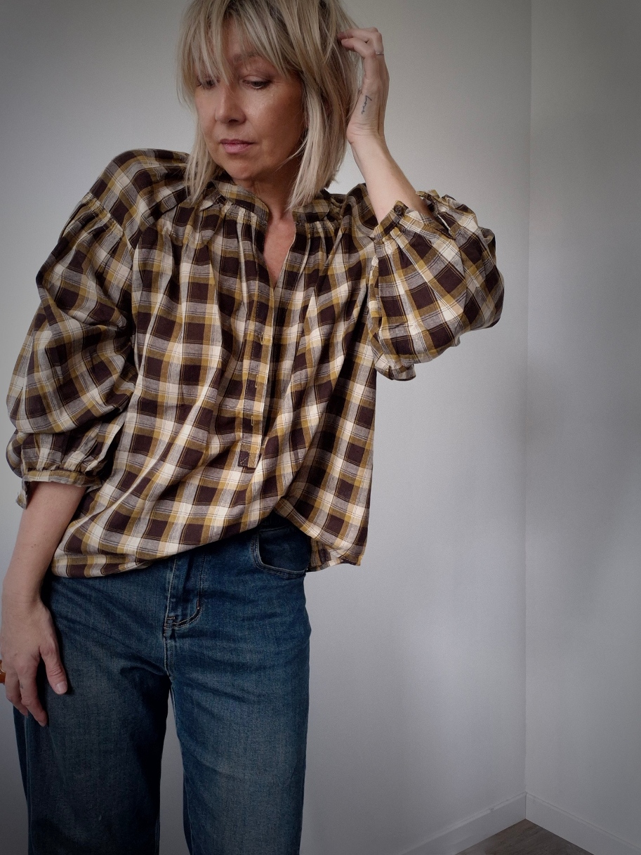 Blouse "Lalie" – Carreaux Marron, Beige & Vert Olive – Image 2