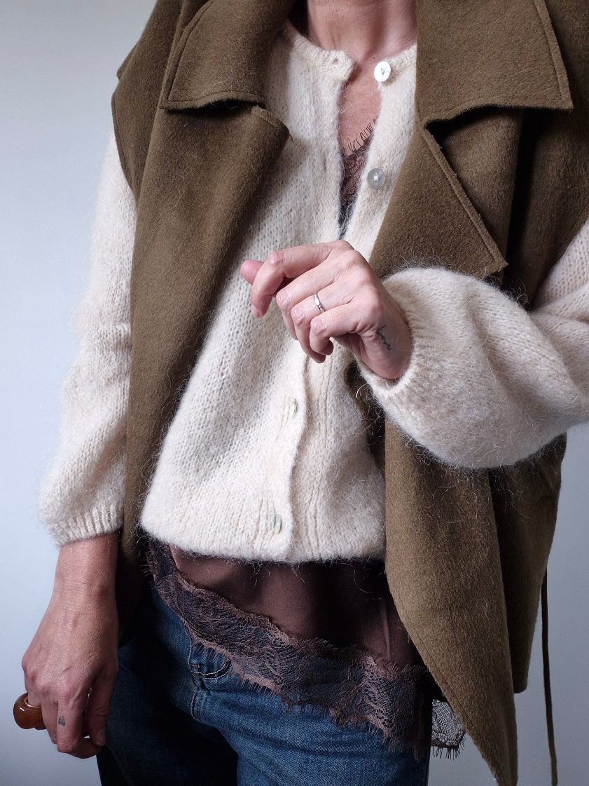 Veste "Corinne" – Oversize Laine kaki & Élégance Décontractée – Image 3