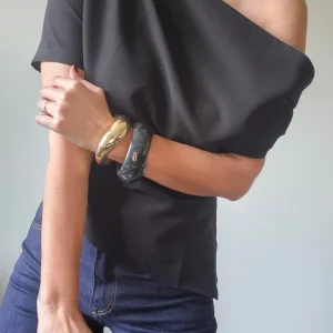 Top "Arlette" – Asymétrique noir, coupe élégante