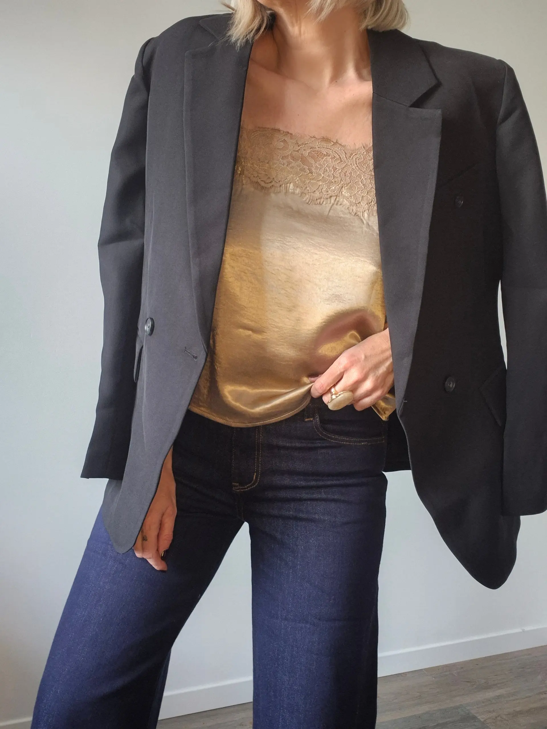 Top "Josette" – Satin doré et dentelle délicate – Image 3
