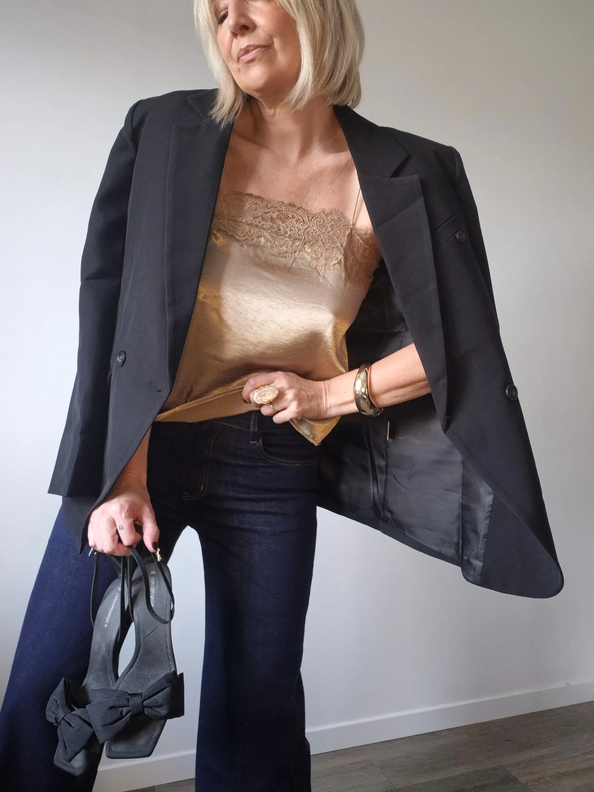 Top "Josette" – Satin doré et dentelle délicate