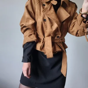 Veste “Léontine” – Suédine camel ceinturée