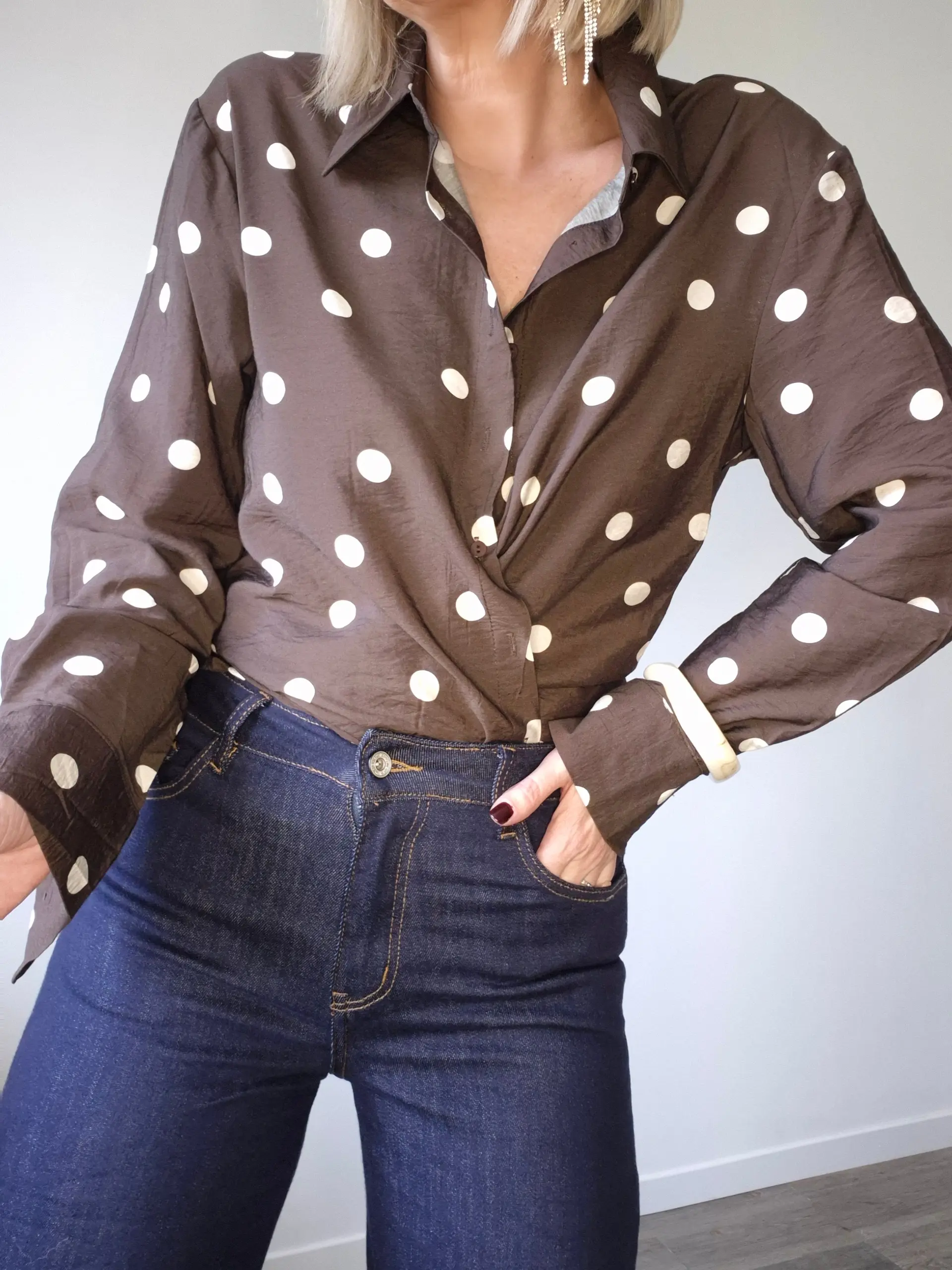 Chemise “Clémence” – Pois écrus sur fond chocolat – Image 3