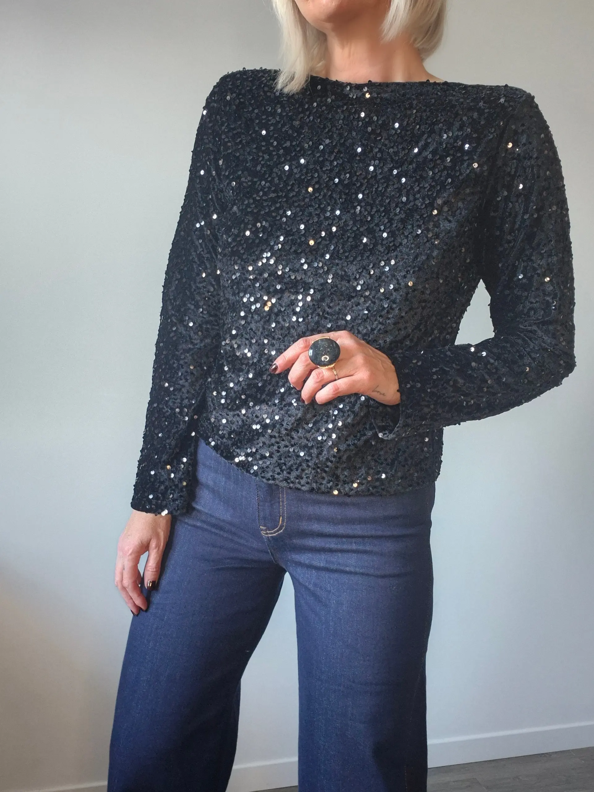 Blouse “Élisa” – Sequins noirs à nœuds satinés (réversible) – Image 2
