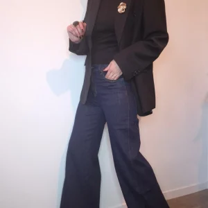Jean “Ninon” – Flare