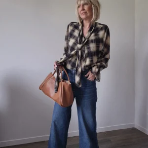 Blouse cache-cœur Iris – Carreaux rétro chic