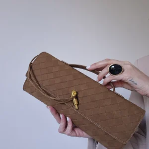 Pochette clutch “Dahlia” camel tressée