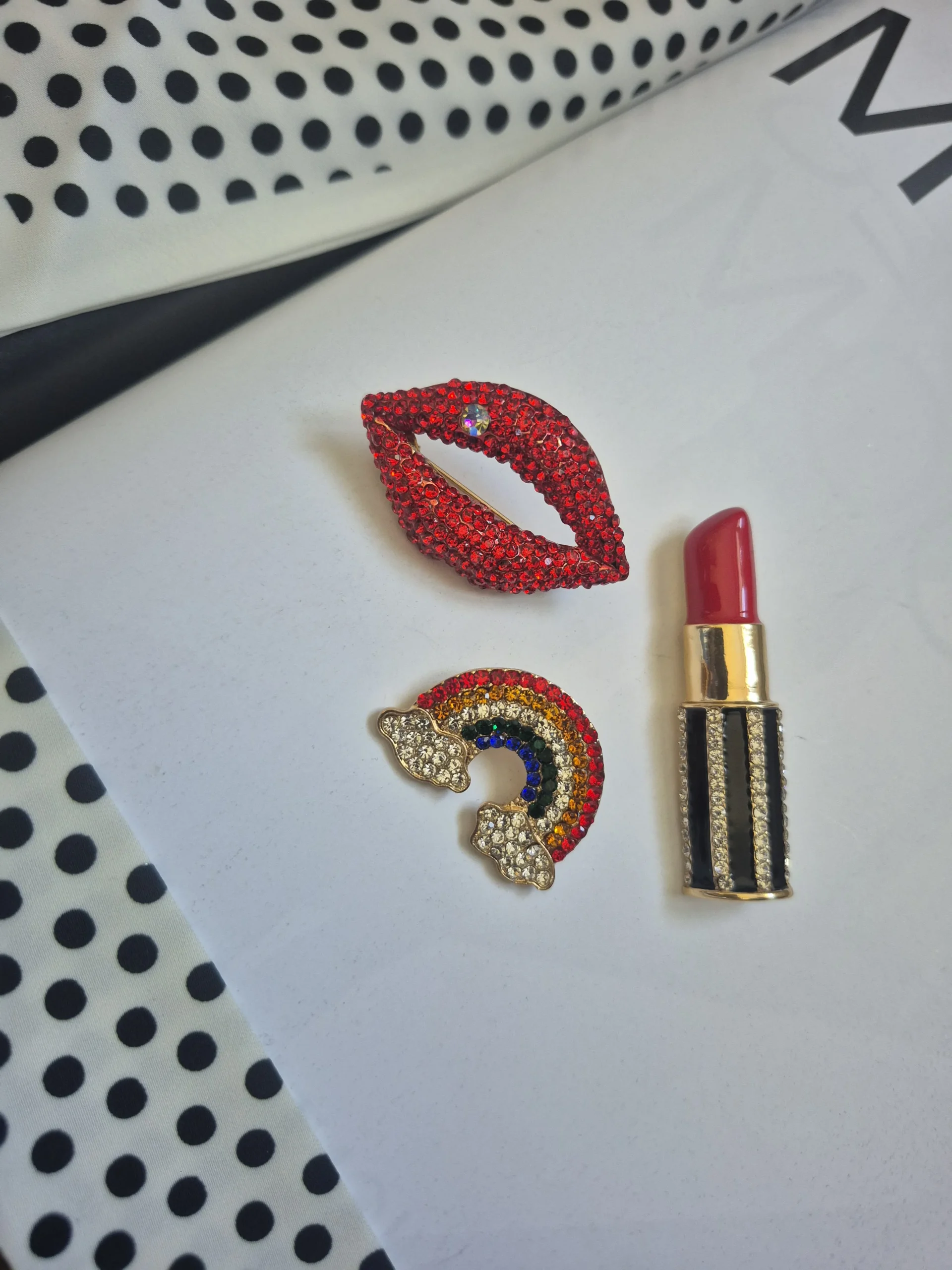 Broche Livia – Bijou fantaisie à strass