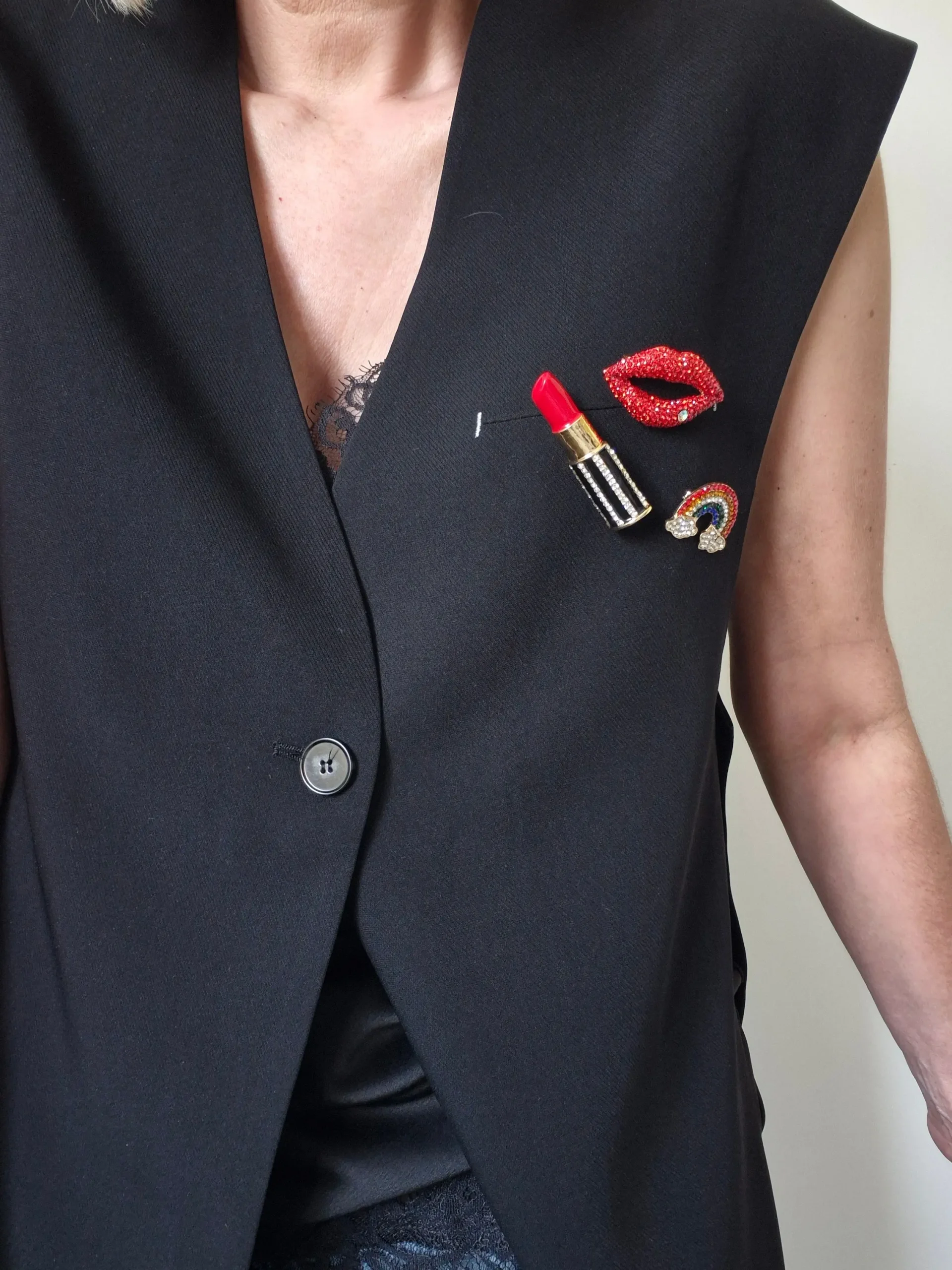 Broche Livia – Bijou fantaisie à strass – Image 3
