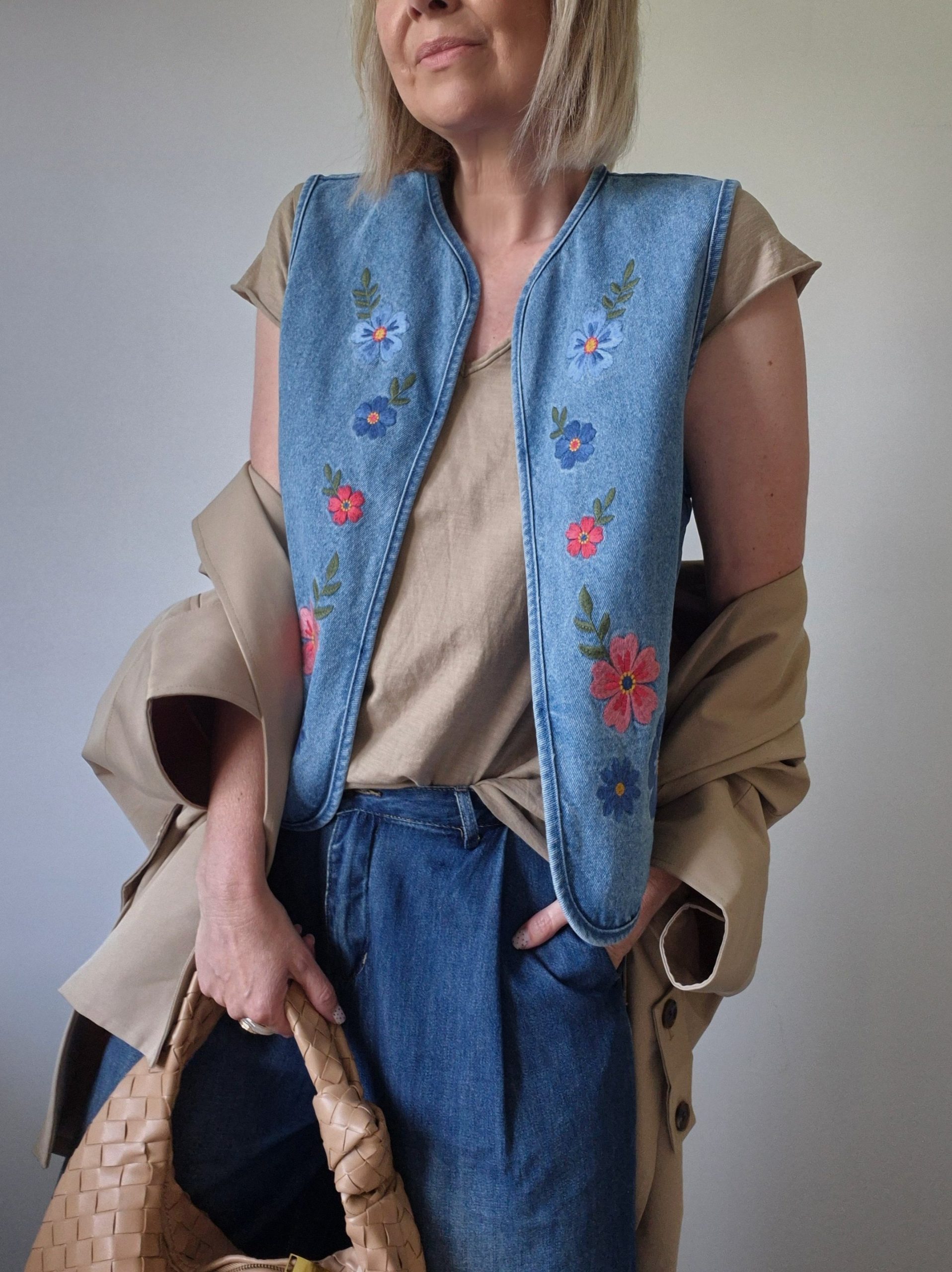 Gilet denim “Dolce Flora” – brodé fleuri – Image 2