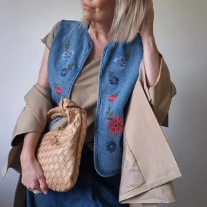 Gilet denim “Dolce Flora” – brodé fleuri