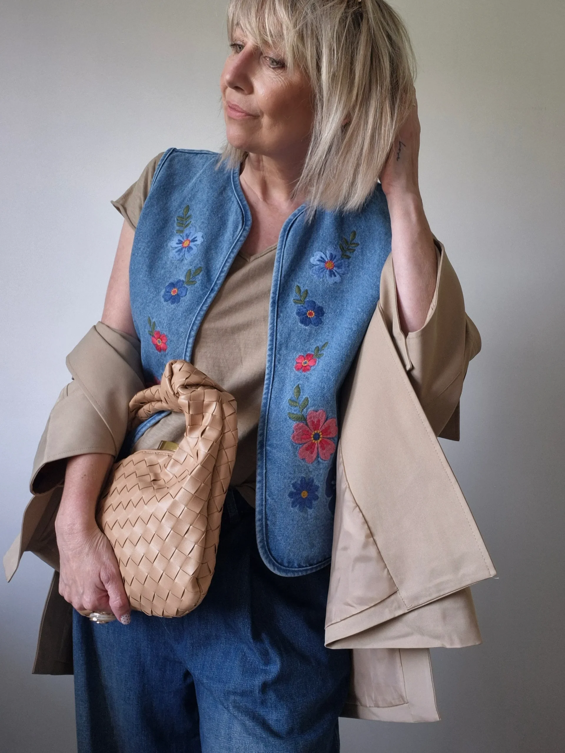 Gilet denim “Dolce Flora” – brodé fleuri